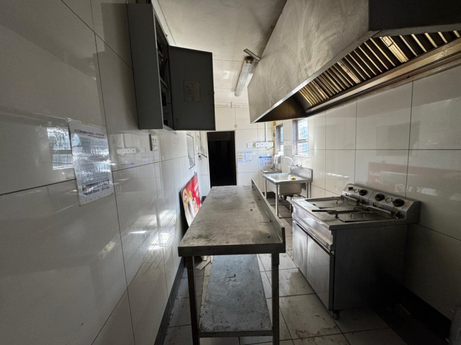 6 Bedroom Property for Sale in Tuscany Glen Western Cape